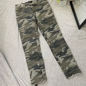 Express camo jeans